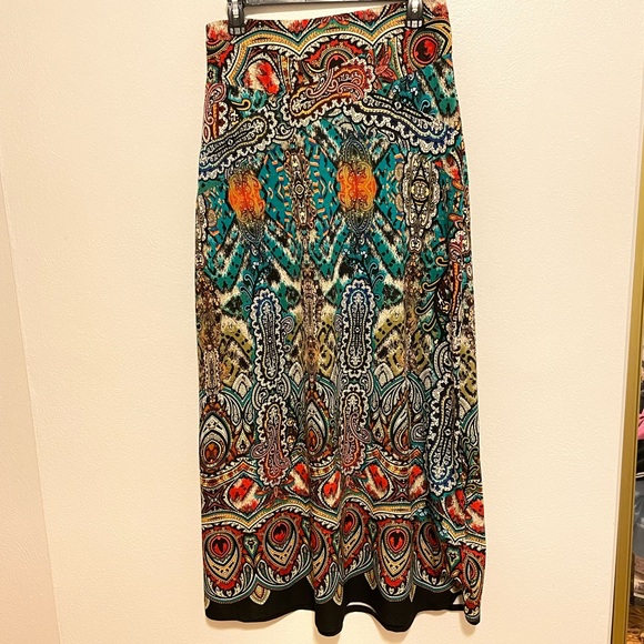 Beige by eci Dresses & Skirts - Beige by Eci Size Medium Bold Print Flowy Maxi Skirt